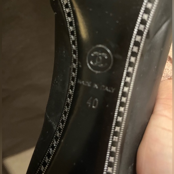 AUTHENTIC Chanel black leather heels with silver cap toe and “CC” logo. - Picture 3 of 9